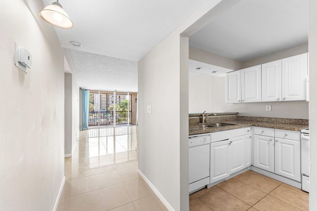 10 Royal Palm Way 203, Boca Raton, FL 33432