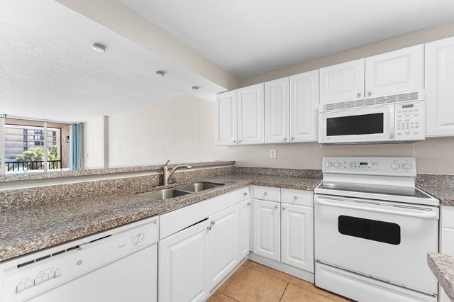 10 Royal Palm Way 203, Boca Raton, FL 33432