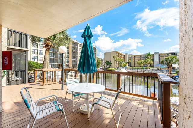 10 Royal Palm Way 203, Boca Raton, FL 33432