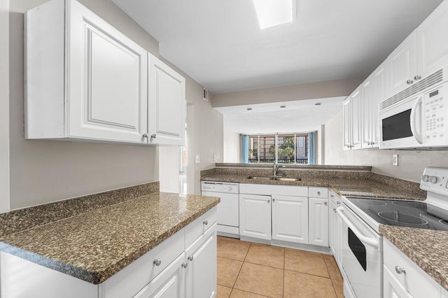 10 Royal Palm Way 203, Boca Raton, FL 33432