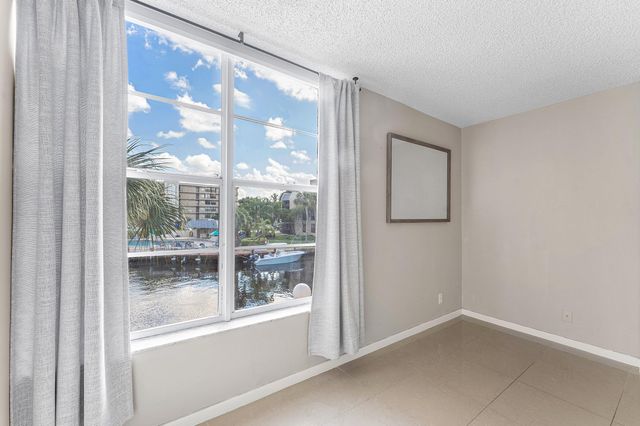 10 Royal Palm Way 203, Boca Raton, FL 33432