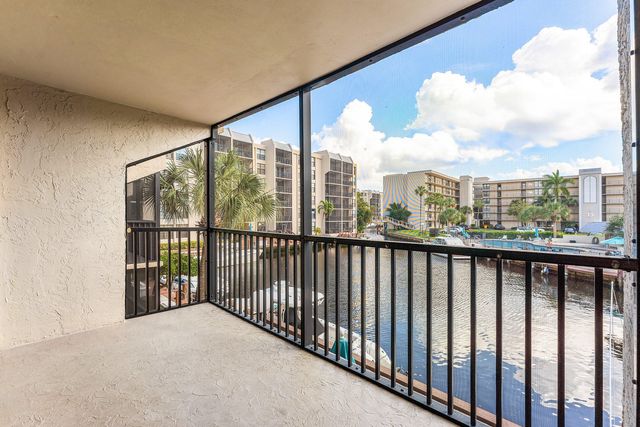 10 Royal Palm Way 203, Boca Raton, FL 33432