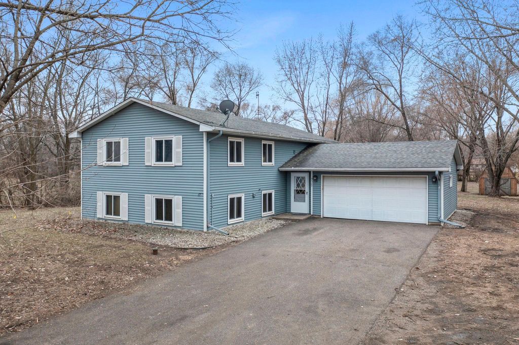 9527 Parrish Avenue NE, Elk River, MN 55330