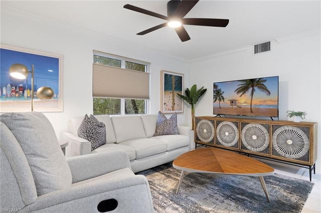 960 7th ST S # 101, Naples, FL 34102