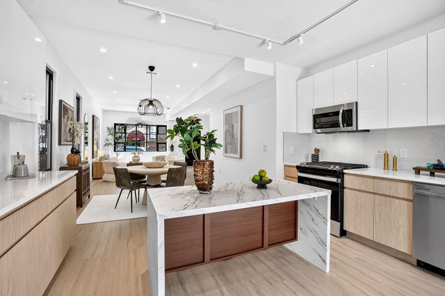 524 34TH ST, Union City, NJ 07087
