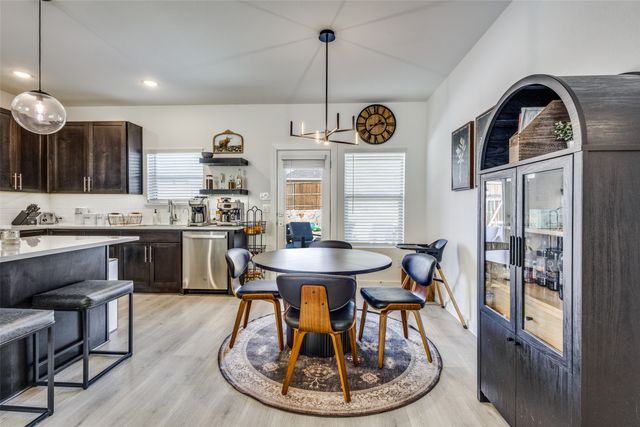 552 Brook View Drive, Van Alstyne, TX 75495