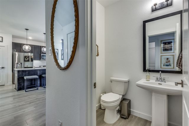 552 Brook View Drive, Van Alstyne, TX 75495