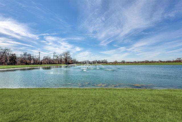 552 Brook View Drive, Van Alstyne, TX 75495