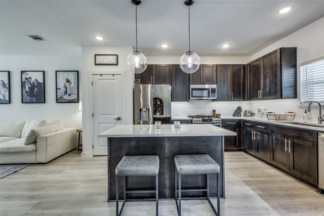 552 Brook View Drive, Van Alstyne, TX 75495