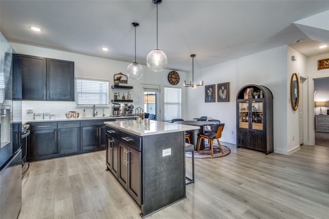 552 Brook View Drive, Van Alstyne, TX 75495