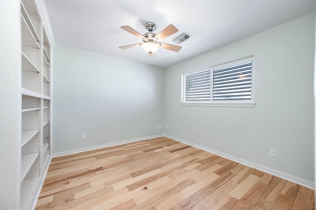 837 Marlin Street, Bayou Vista, TX 77563