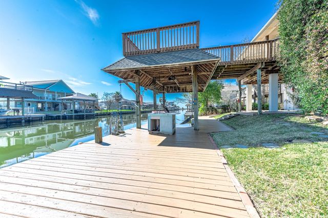 837 Marlin Street, Bayou Vista, TX 77563