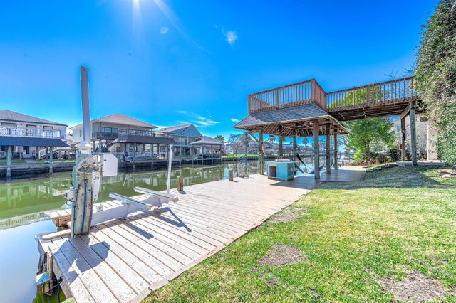 837 Marlin Street, Bayou Vista, TX 77563