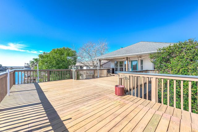837 Marlin Street, Bayou Vista, TX 77563
