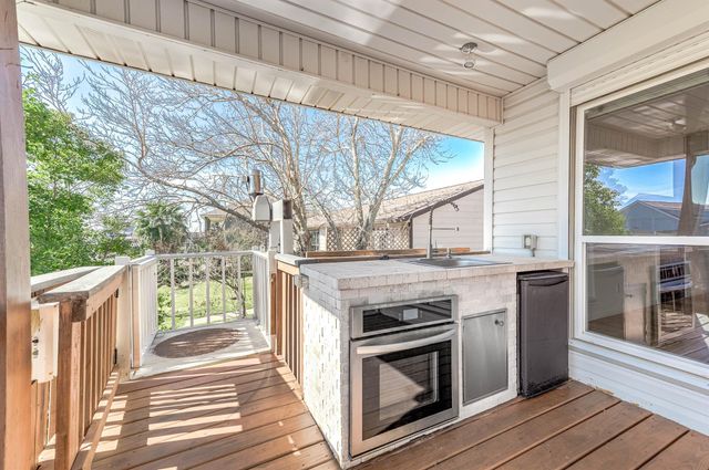 837 Marlin Street, Bayou Vista, TX 77563