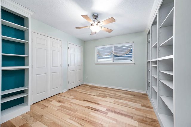 837 Marlin Street, Bayou Vista, TX 77563