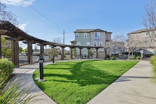 3933 3933 Portola Cmn 1, Livermore, CA 94551