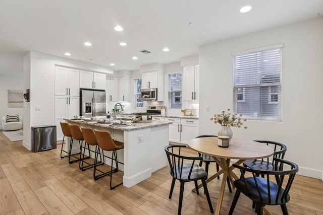 3933 3933 Portola Cmn 1, Livermore, CA 94551