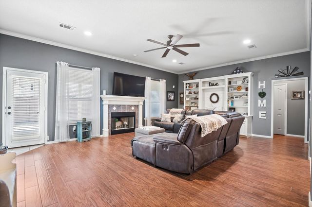 9292 Deepwater Drive, Montgomery, TX 77356