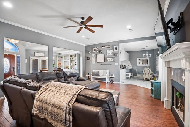 9292 Deepwater Drive, Montgomery, TX 77356