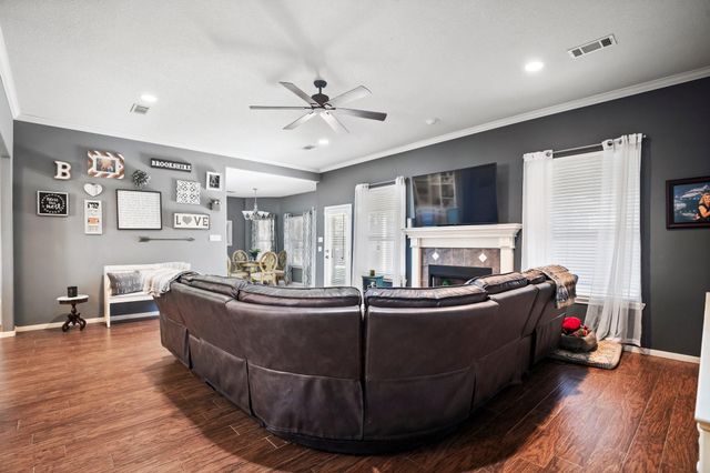 9292 Deepwater Drive, Montgomery, TX 77356