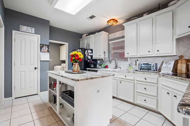 9292 Deepwater Drive, Montgomery, TX 77356