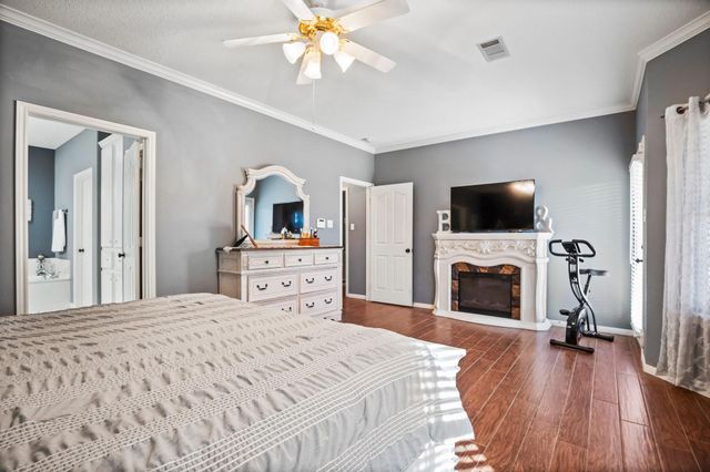 9292 Deepwater Drive, Montgomery, TX 77356