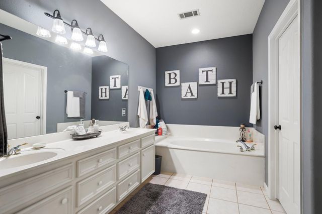 9292 Deepwater Drive, Montgomery, TX 77356