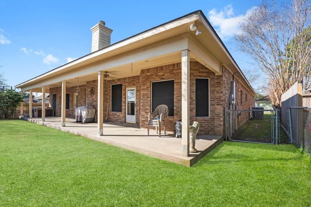 9292 Deepwater Drive, Montgomery, TX 77356