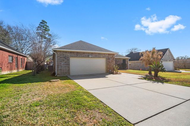 9292 Deepwater Drive, Montgomery, TX 77356