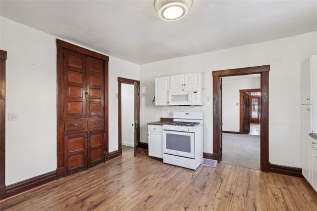 221 Fernleaf St, Arlington, PA 15210