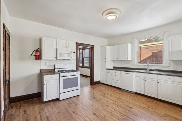 221 Fernleaf St, Arlington, PA 15210