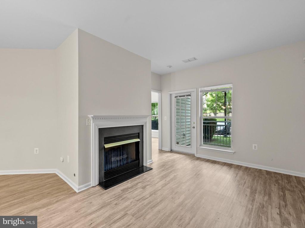 2911 DEER HOLLOW WAY #118, Fairfax, VA 22031