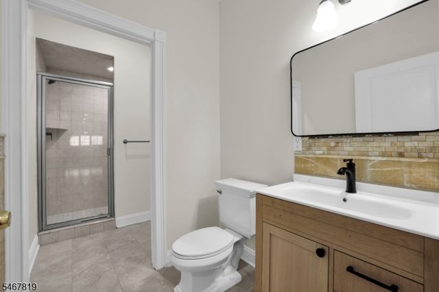 8 Chapel Hill Ct, Cedar Grove Twp., NJ 07009