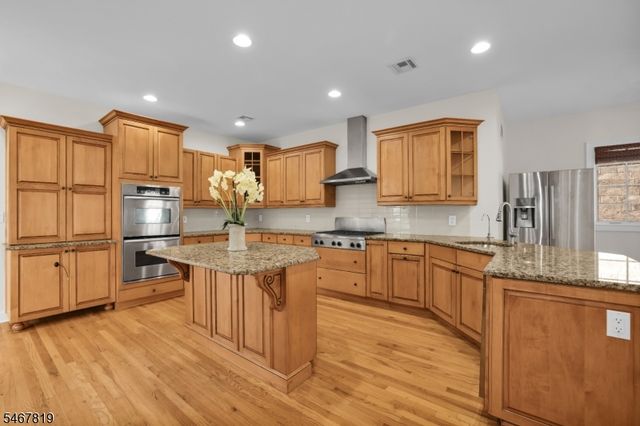 8 Chapel Hill Ct, Cedar Grove Twp., NJ 07009