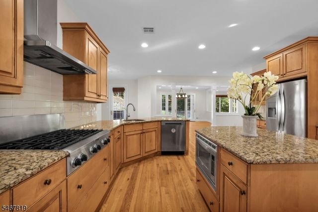 8 Chapel Hill Ct, Cedar Grove Twp., NJ 07009