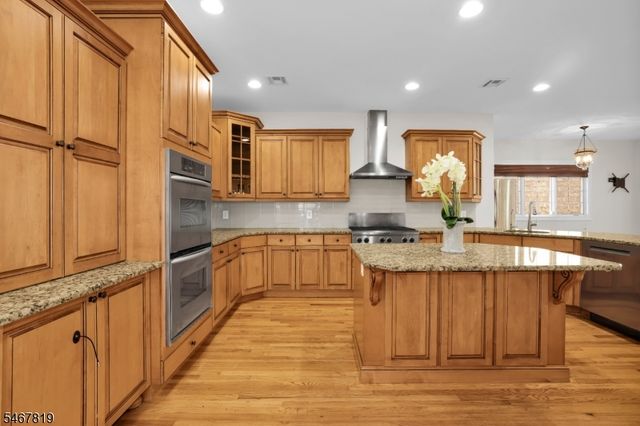 8 Chapel Hill Ct, Cedar Grove Twp., NJ 07009