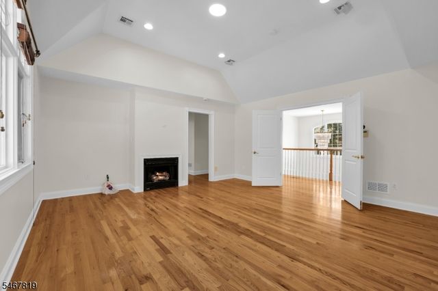 8 Chapel Hill Ct, Cedar Grove Twp., NJ 07009