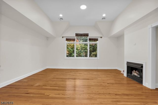 8 Chapel Hill Ct, Cedar Grove Twp., NJ 07009