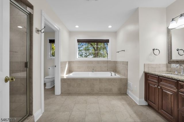 8 Chapel Hill Ct, Cedar Grove Twp., NJ 07009
