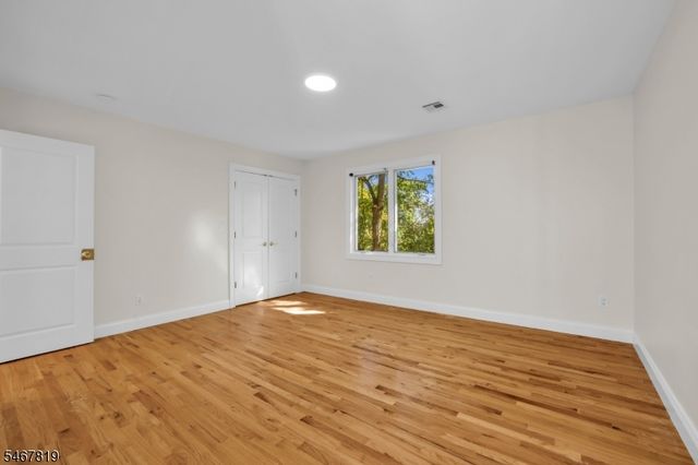 8 Chapel Hill Ct, Cedar Grove Twp., NJ 07009