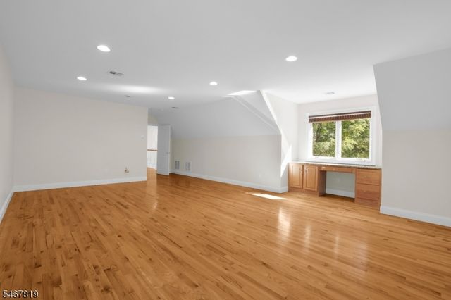8 Chapel Hill Ct, Cedar Grove Twp., NJ 07009