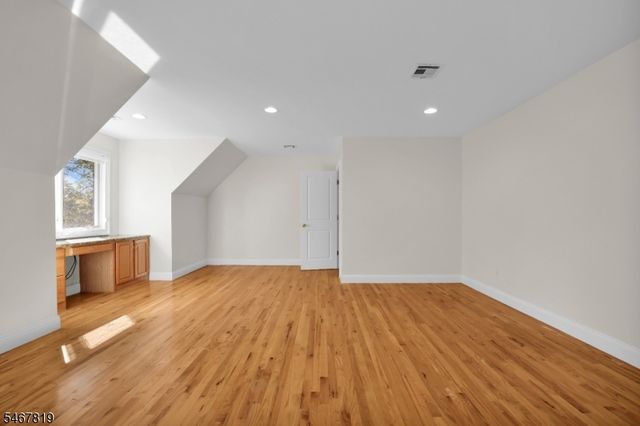 8 Chapel Hill Ct, Cedar Grove Twp., NJ 07009