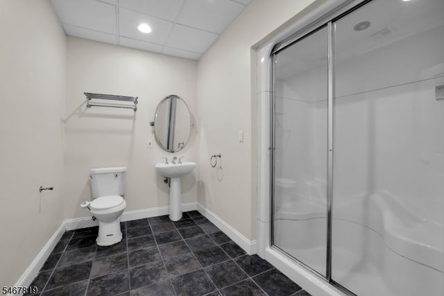 8 Chapel Hill Ct, Cedar Grove Twp., NJ 07009