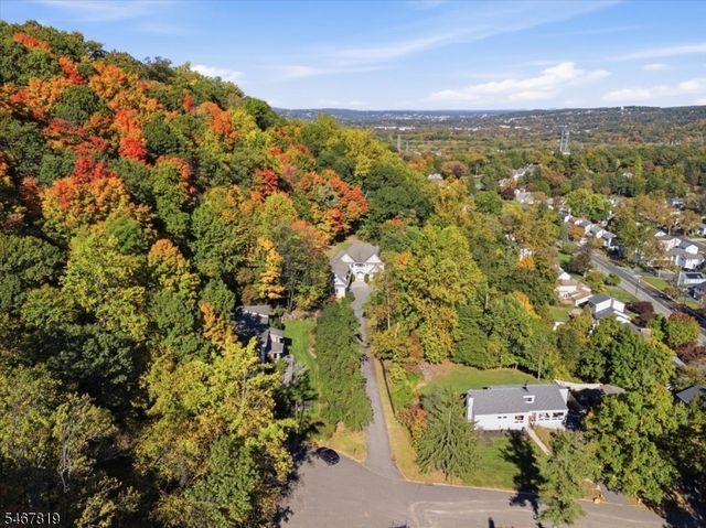8 Chapel Hill Ct, Cedar Grove Twp., NJ 07009