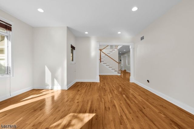 8 Chapel Hill Ct, Cedar Grove Twp., NJ 07009