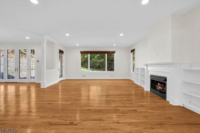 8 Chapel Hill Ct, Cedar Grove Twp., NJ 07009