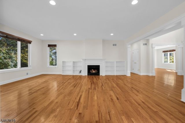 8 Chapel Hill Ct, Cedar Grove Twp., NJ 07009