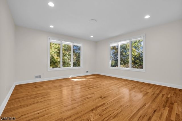 8 Chapel Hill Ct, Cedar Grove Twp., NJ 07009