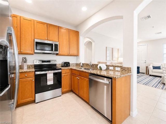 1367 Artesia DR E 302, Naples, FL 34113